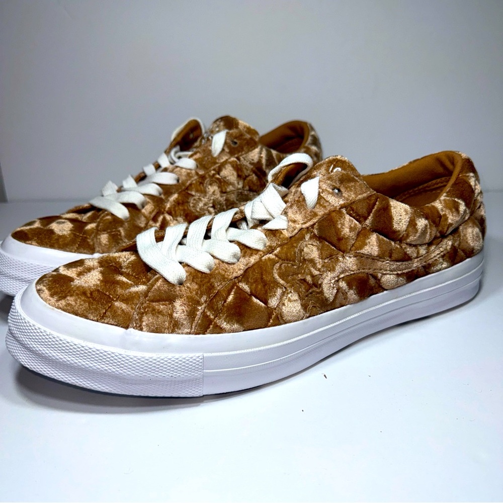 Stylish Tan Quilted Men's Sneakers